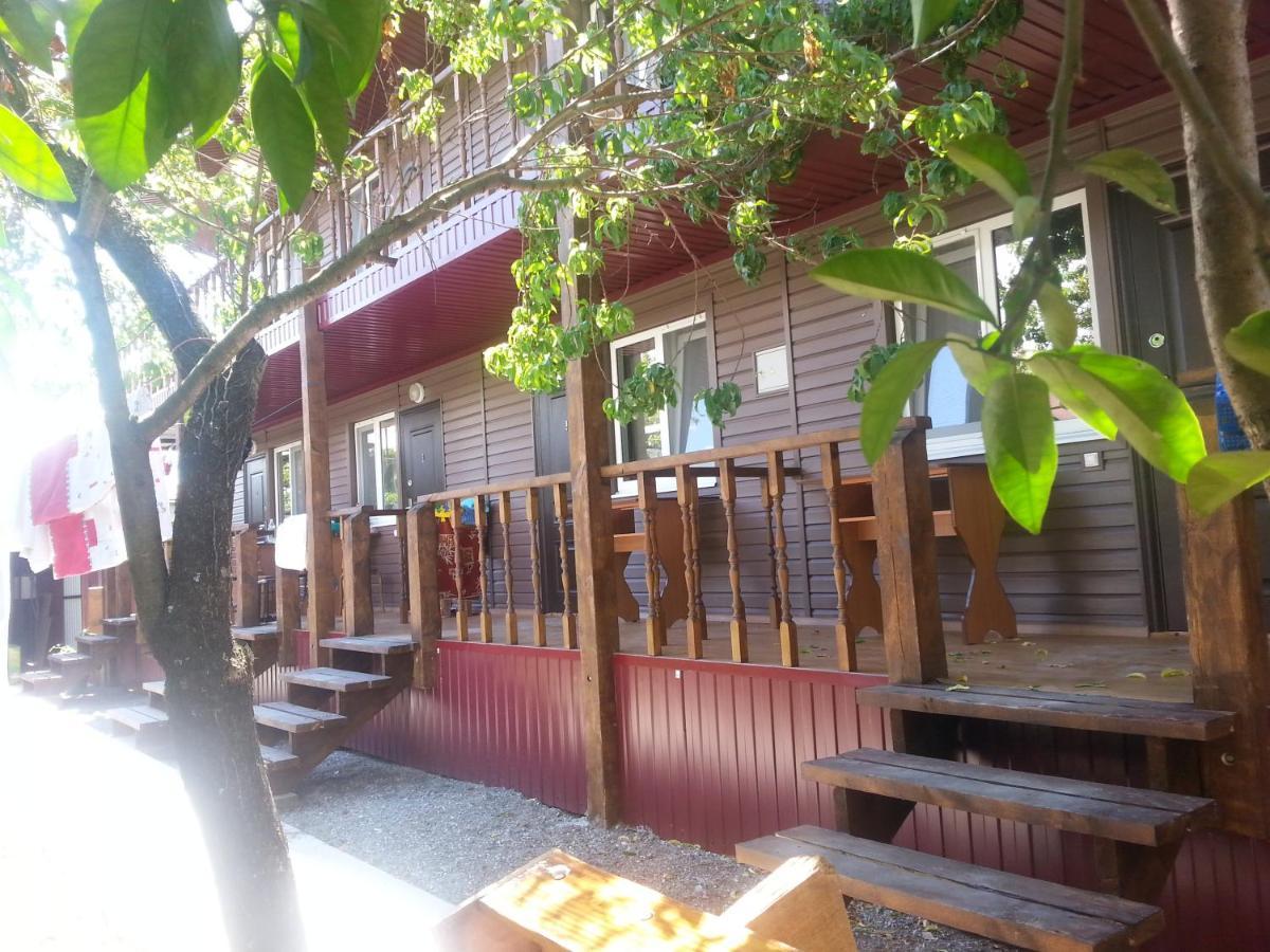 بيزوندا Guest House Yuzhnaya Palmira المظهر الخارجي الصورة